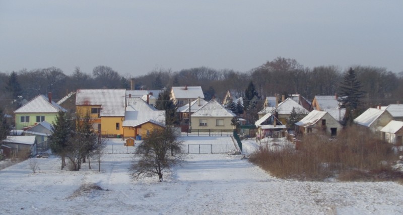 A havas Győrsövényház a kilátóról fotózva