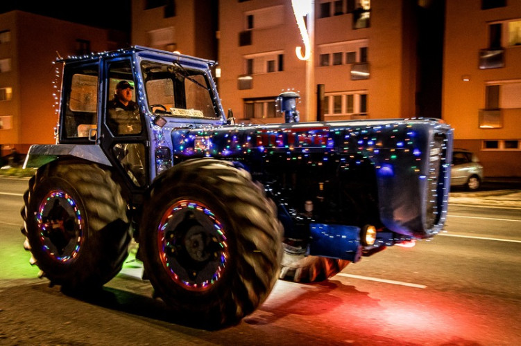 Fénytraktorok vonulnak fel Győrsövényházon december 14-én