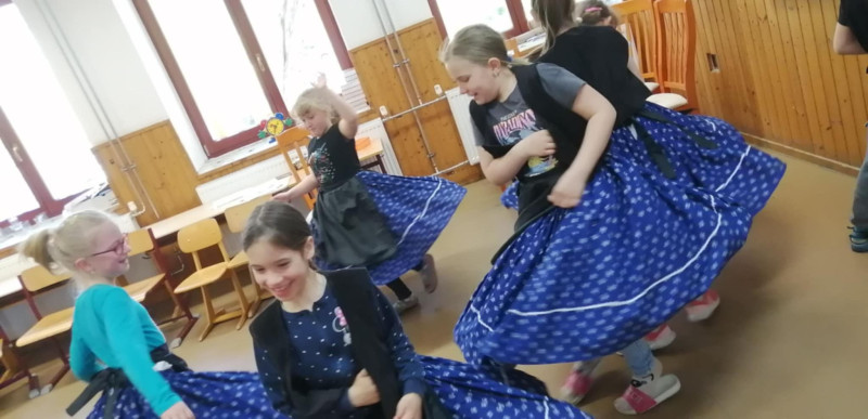 Verselgető és TrachtTag a győrsövényházi iskolában