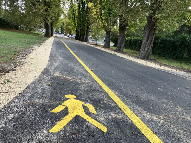 Megújult az iskola és az óvoda felé vezető allé Győrsövényházon