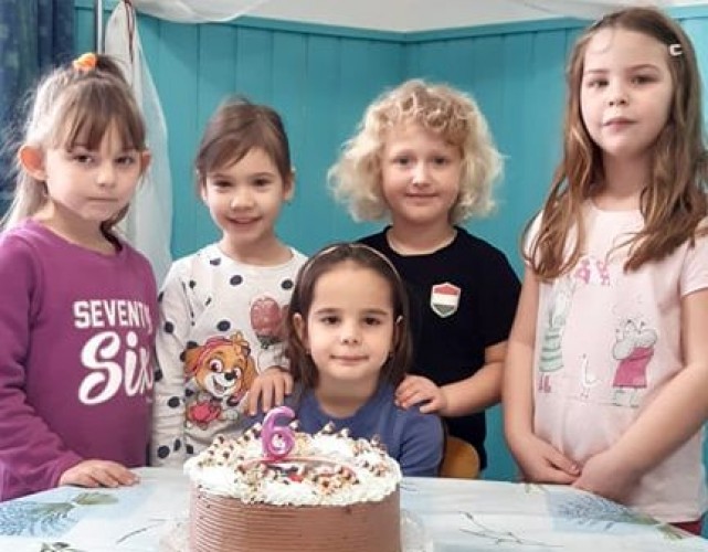 Horváth Ajsát köszöntötték 6. születésnapja alkalmából