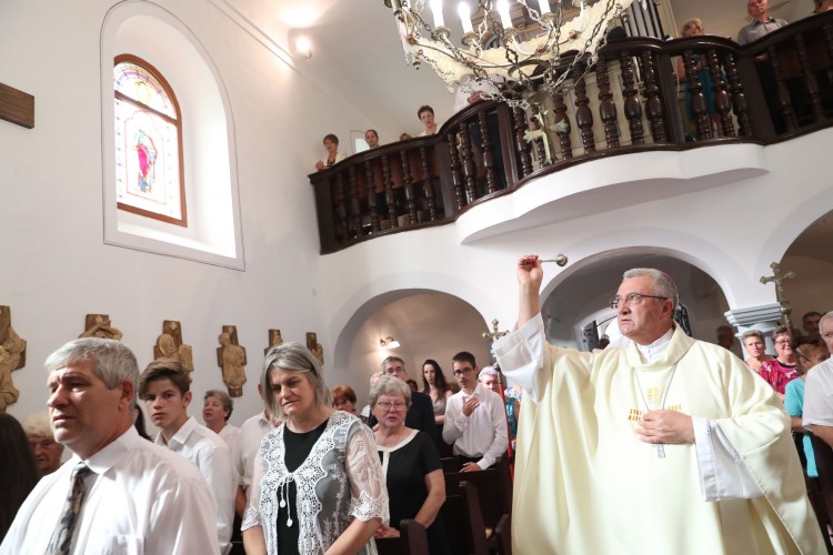 Győrsövényházi templom: új ablakok püspöki áldással