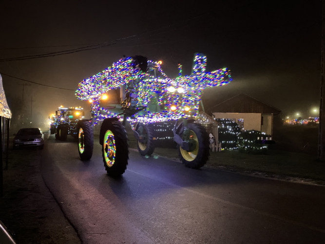 Másodszor vonultak fel fénytraktorok Győrsövényházon